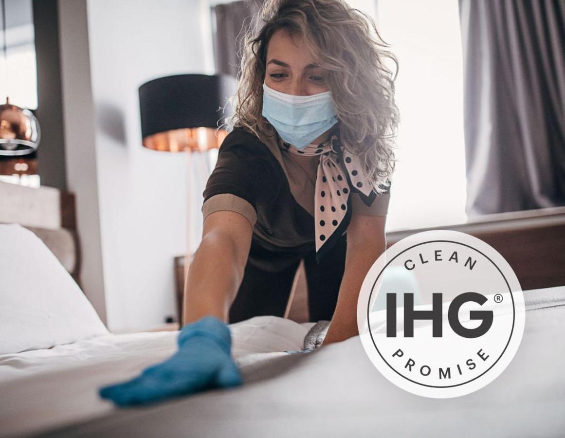 Holiday Inn Express Ahmedabad Prahlad Nagar By Ihg Exteriör bild