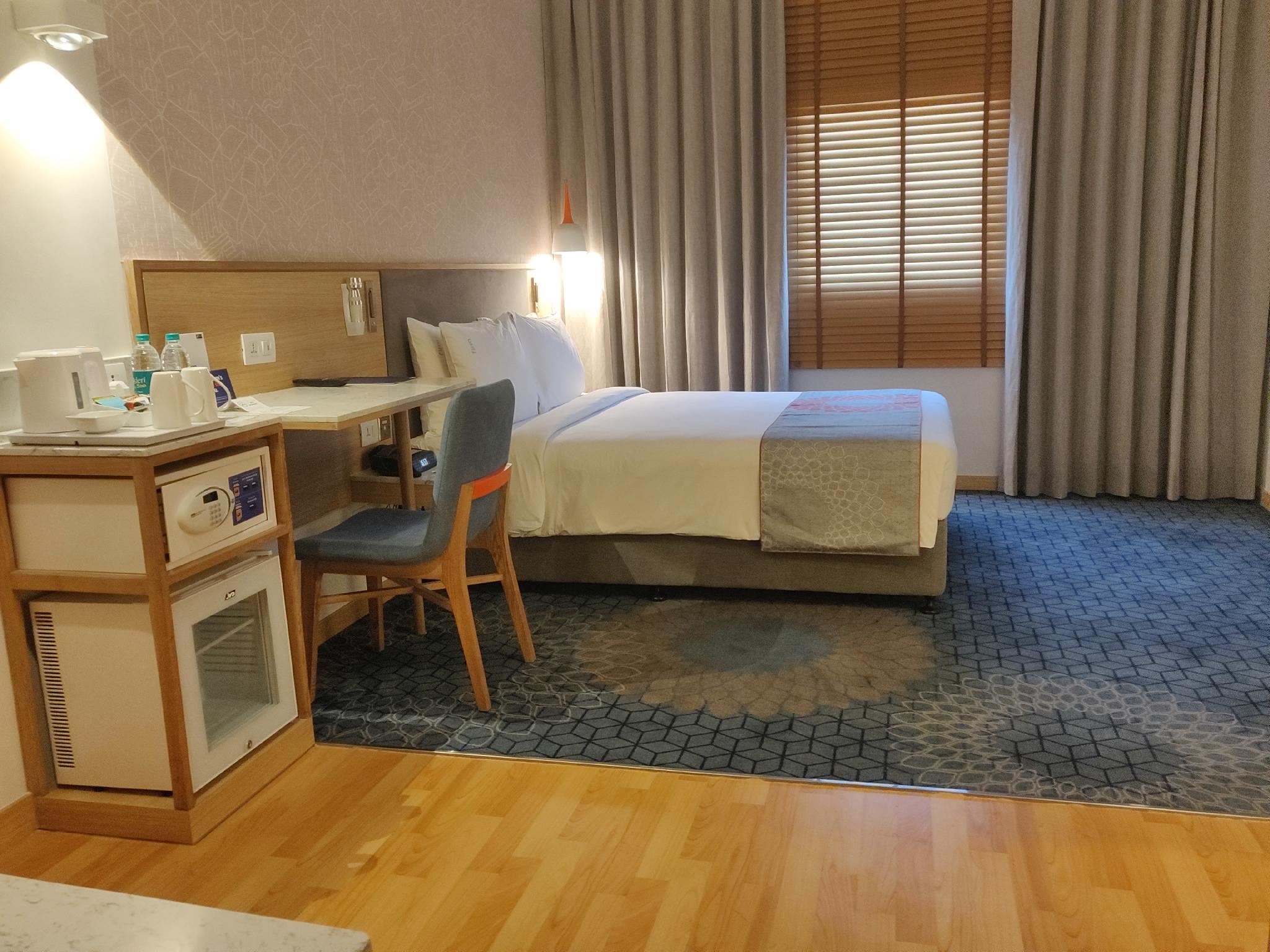 Holiday Inn Express Ahmedabad Prahlad Nagar By Ihg Exteriör bild