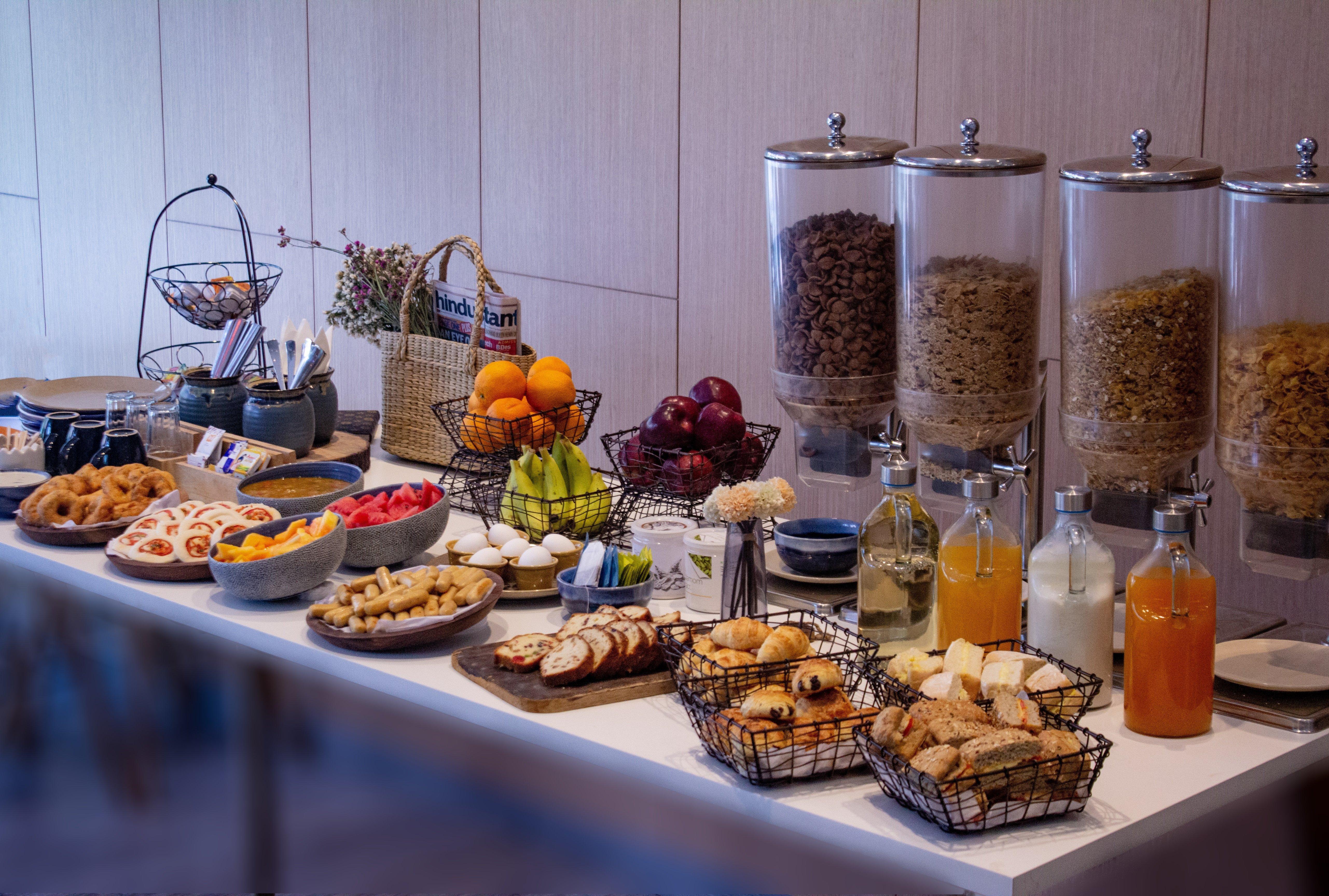 Holiday Inn Express Ahmedabad Prahlad Nagar By Ihg Exteriör bild