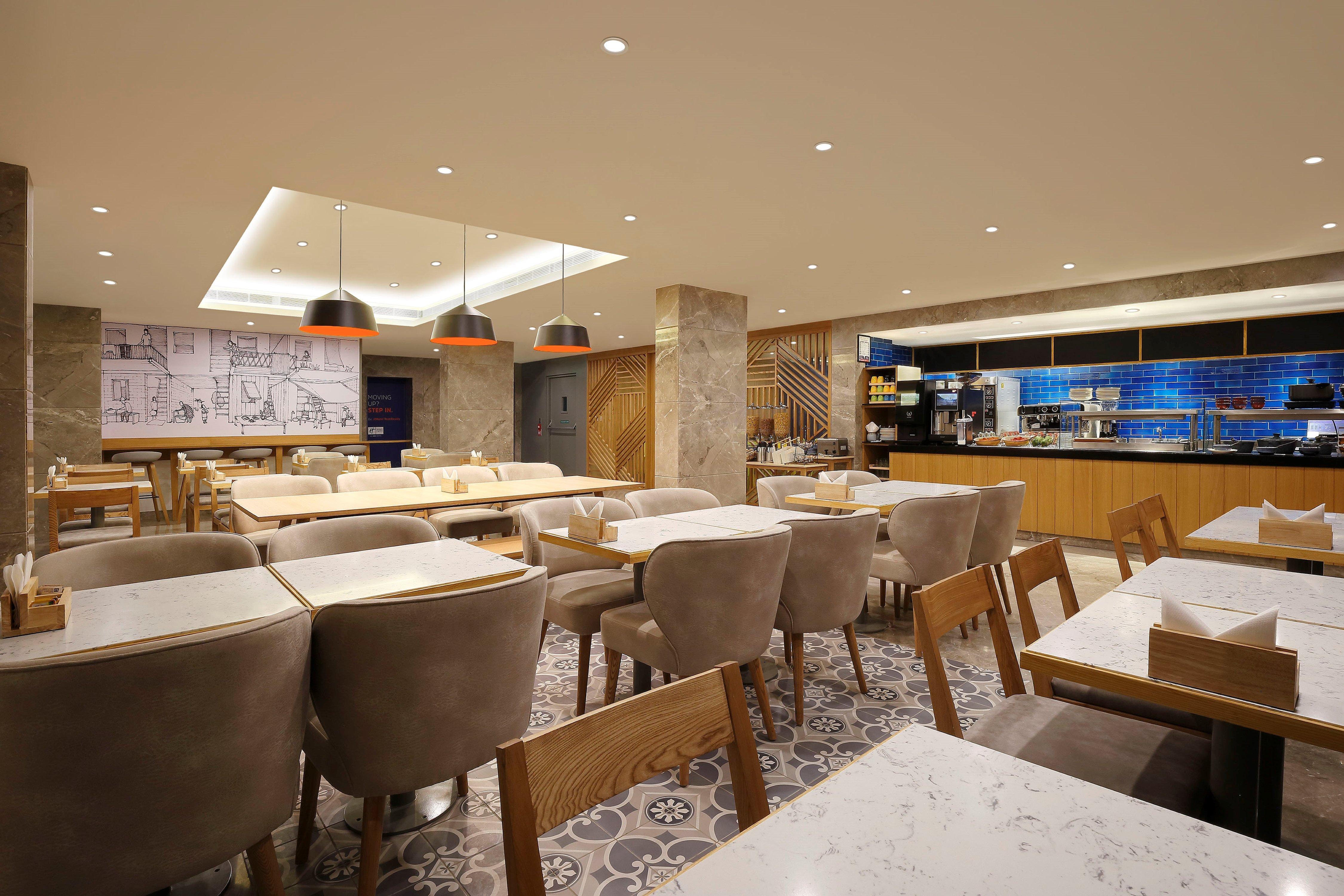 Holiday Inn Express Ahmedabad Prahlad Nagar By Ihg Exteriör bild