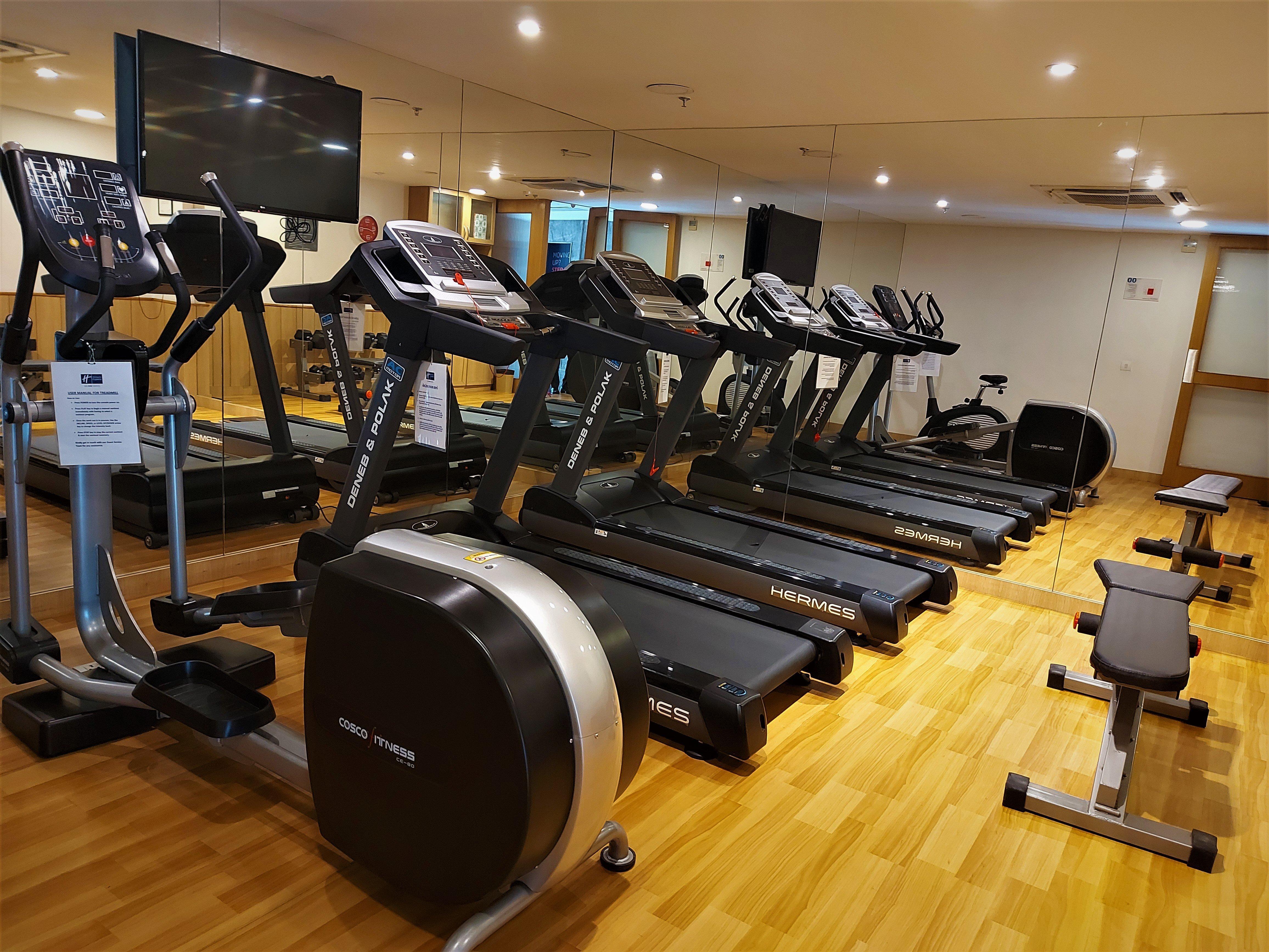 Holiday Inn Express Ahmedabad Prahlad Nagar By Ihg Exteriör bild